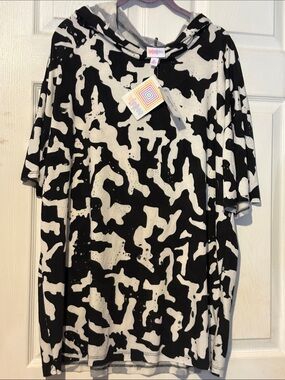 LuLaRoe Black and White Abstract Tunic Hoodie